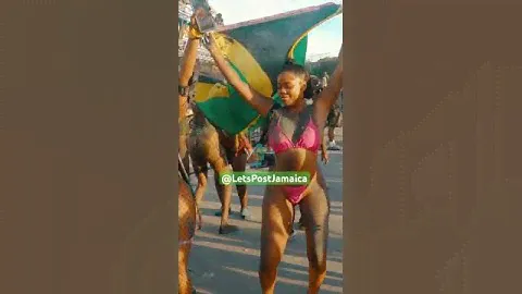 JAMAICANS taking over J'ouvert Carnival #Jamaica #caribbean #soca 🇯🇲📦😎